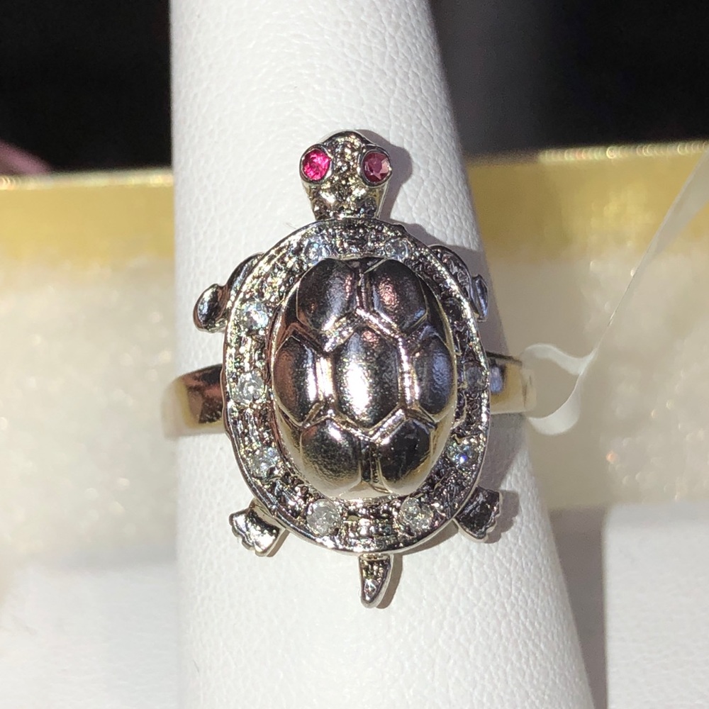 Beautiful turtle ring!